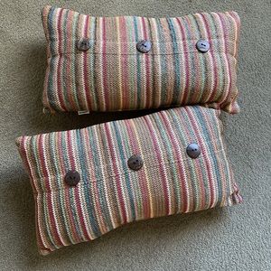 Pre-Owned Pier1 Imports Two  Lumbar Button  Throw Pillows Tweed